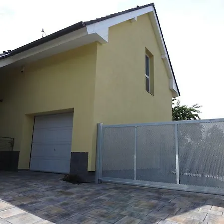 Yellow House וילה Adamov (South Bohemian)
