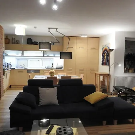 וילה Yellow House *